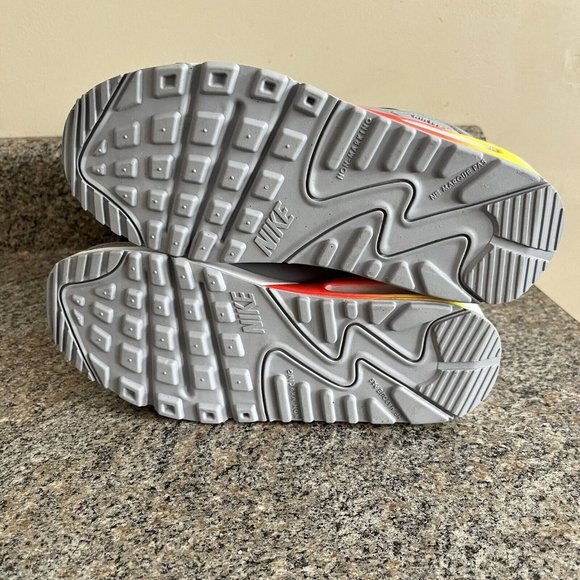 Nike Air Max 90 Size 4Y / Women Size 5.5 Grey Gradient Cassette DR8924-001 Shoes - Picture 7 of 8